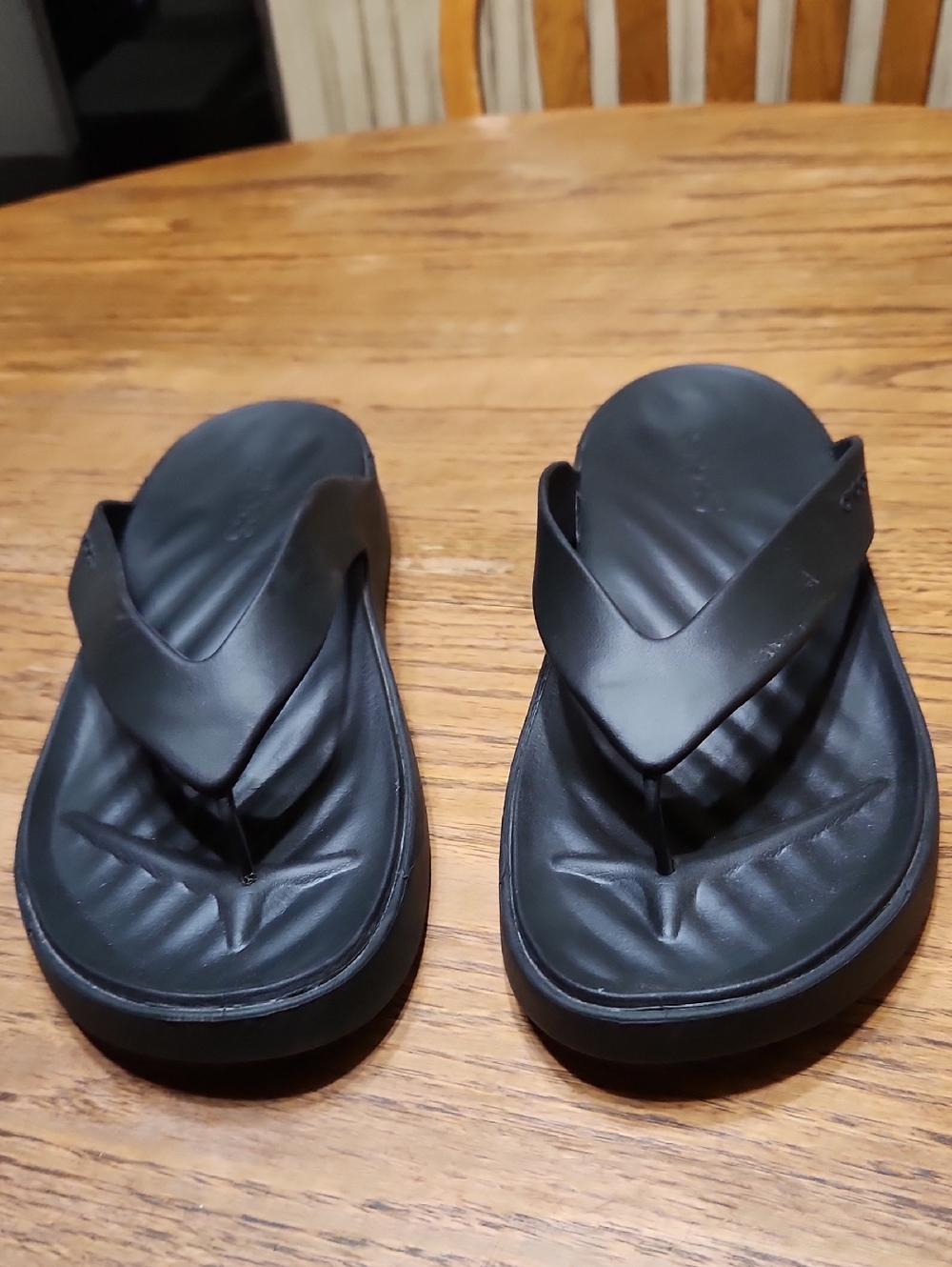Womens Crocs Black Flip Flops Size 9